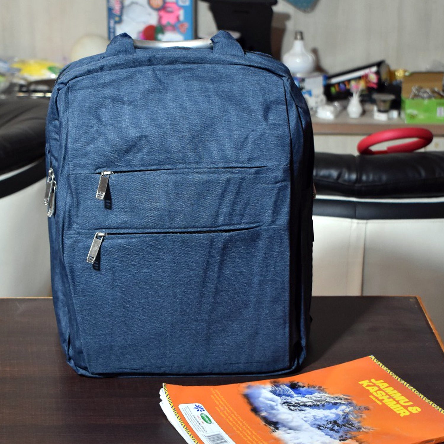 Usb Point Laptop Bag Used Widely In All Kinds Of Official Purposes As A Laptop Holder And Cover And Makes The Laptop Safe And Secure.